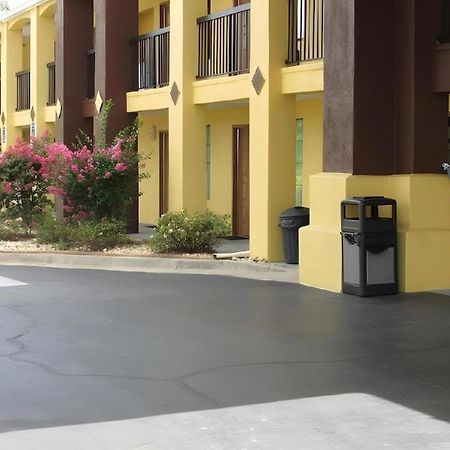 Days Inn & Suites By Wyndham Fort Valley Esterno foto