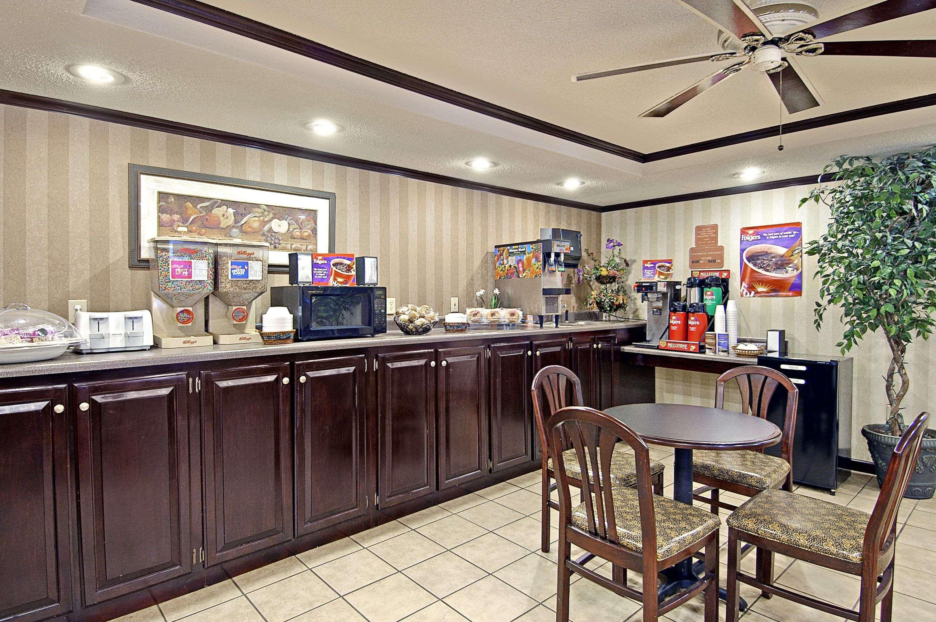 Days Inn & Suites By Wyndham Fort Valley Esterno foto