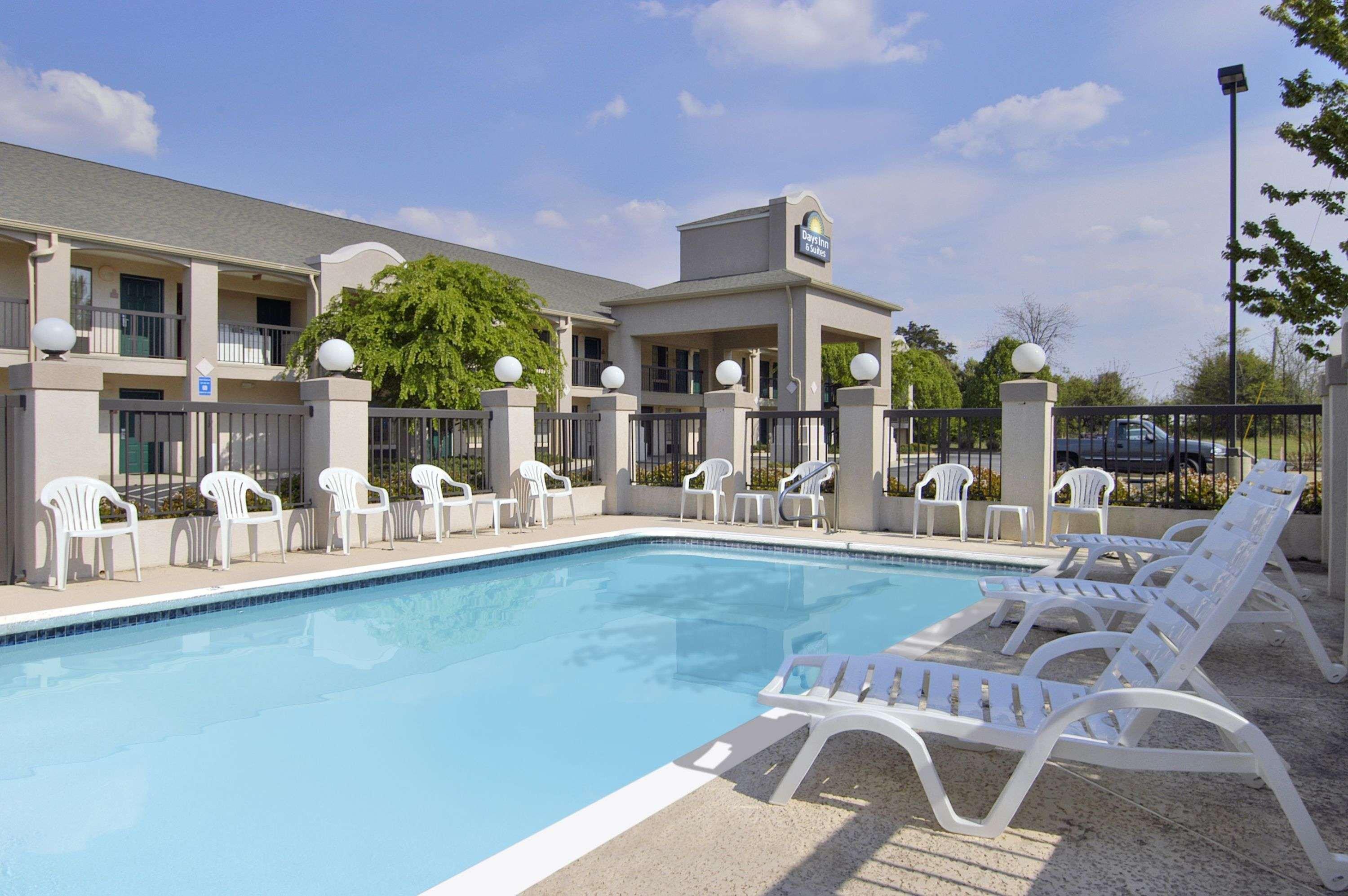 Days Inn & Suites By Wyndham Fort Valley Esterno foto