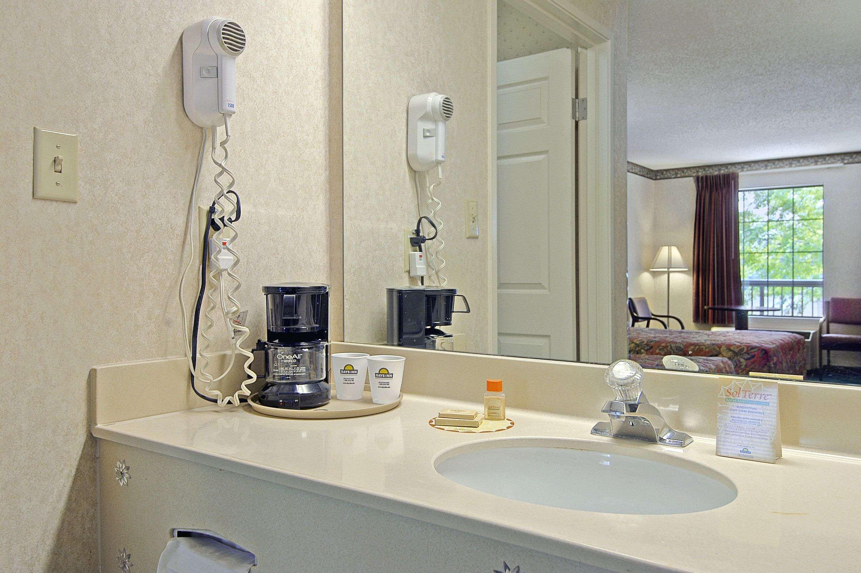 Days Inn & Suites By Wyndham Fort Valley Esterno foto