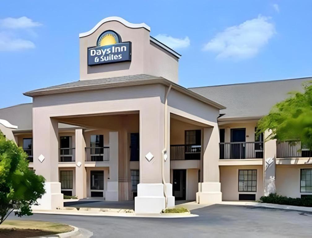 Days Inn & Suites By Wyndham Fort Valley Esterno foto