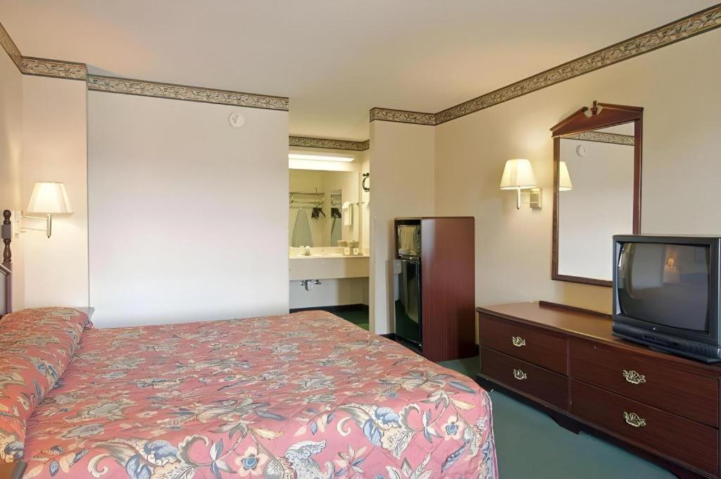Days Inn & Suites By Wyndham Fort Valley Esterno foto