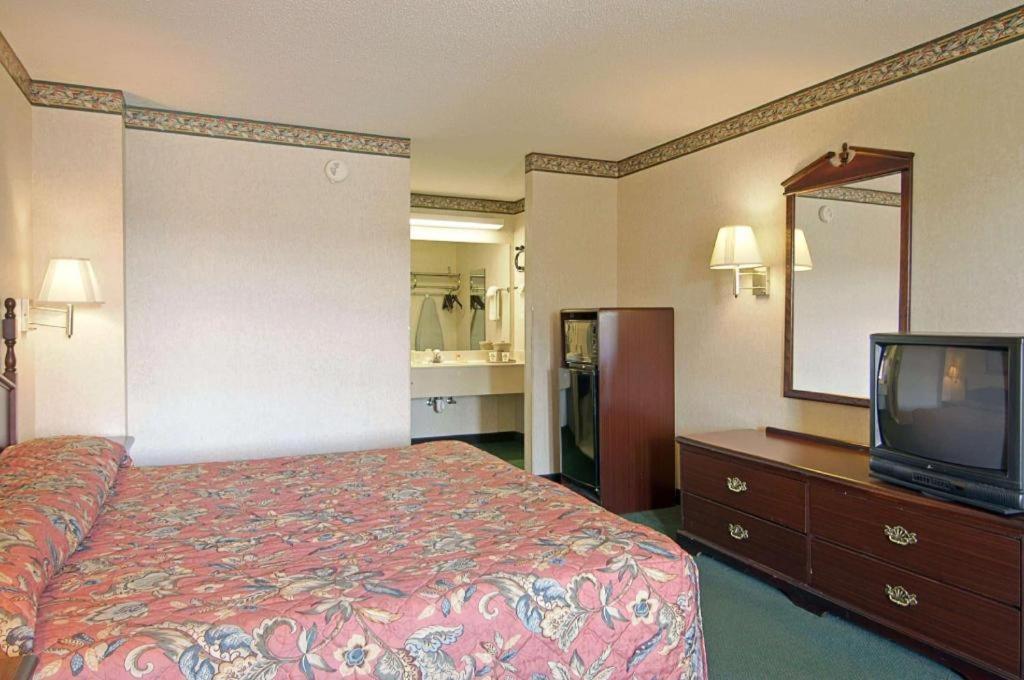 Days Inn & Suites By Wyndham Fort Valley Esterno foto