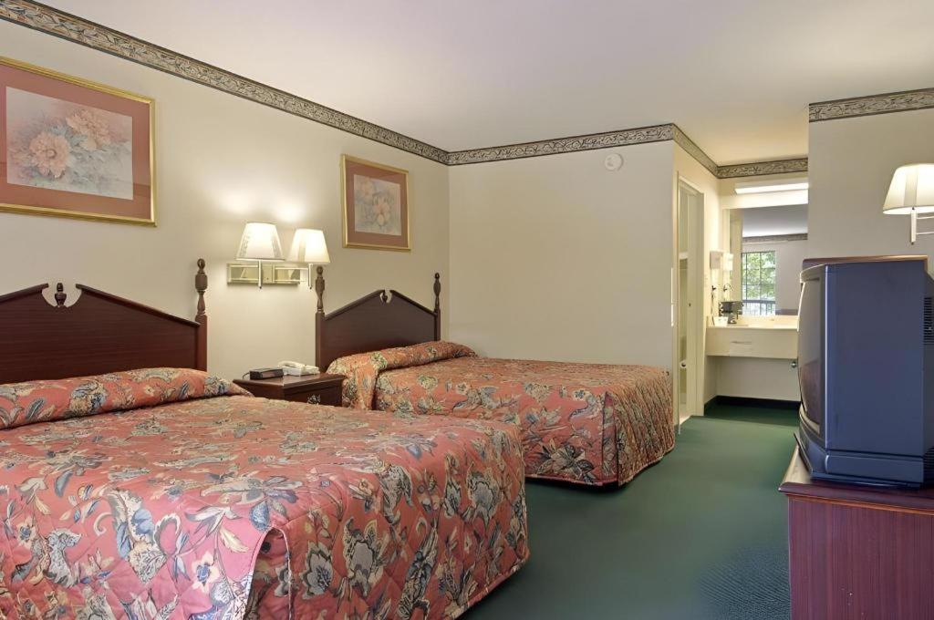 Days Inn & Suites By Wyndham Fort Valley Esterno foto
