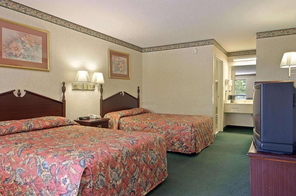 Days Inn & Suites By Wyndham Fort Valley Esterno foto