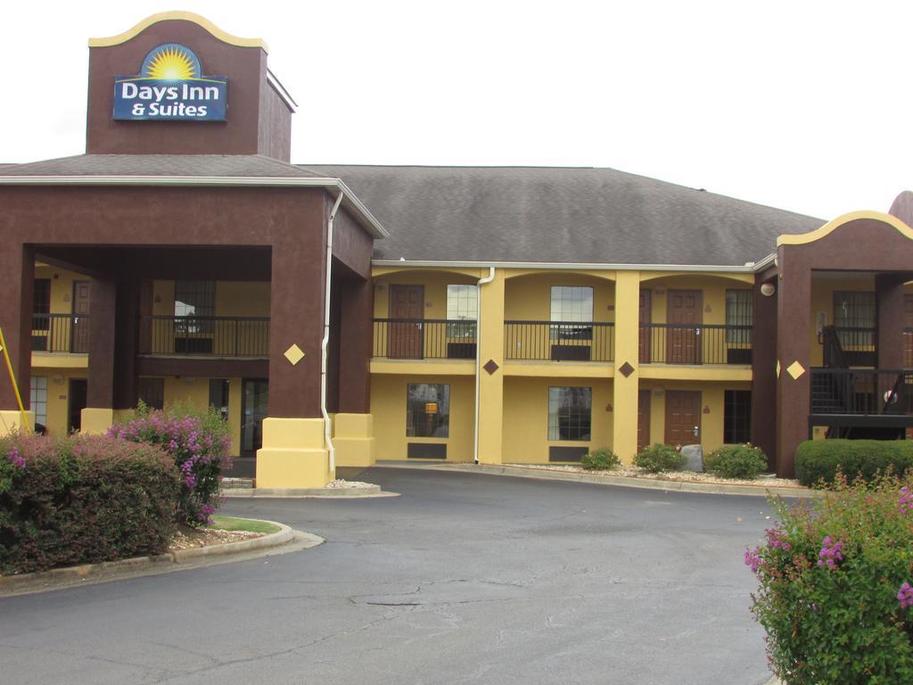 Days Inn & Suites By Wyndham Fort Valley Esterno foto