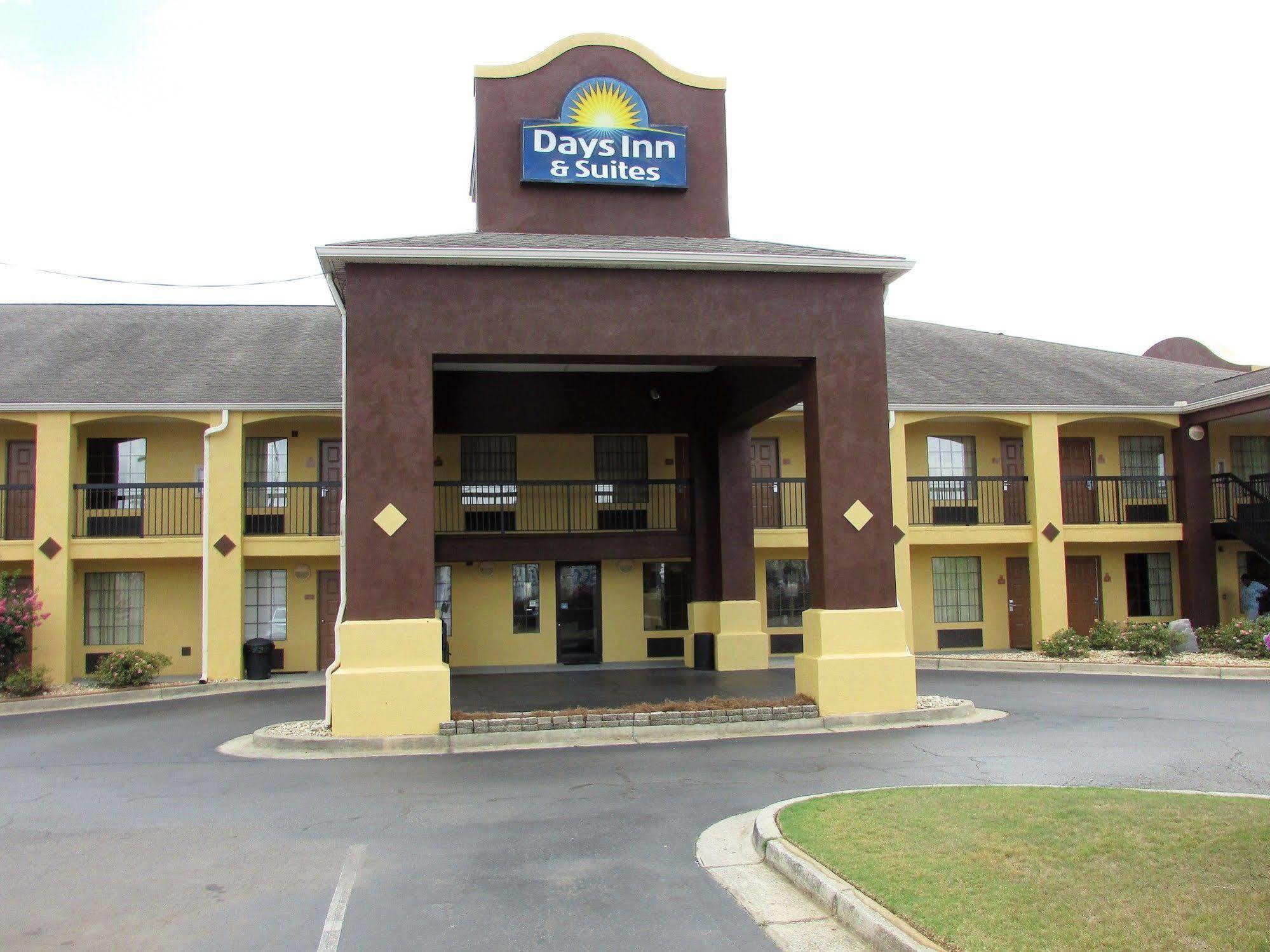 Days Inn & Suites By Wyndham Fort Valley Esterno foto